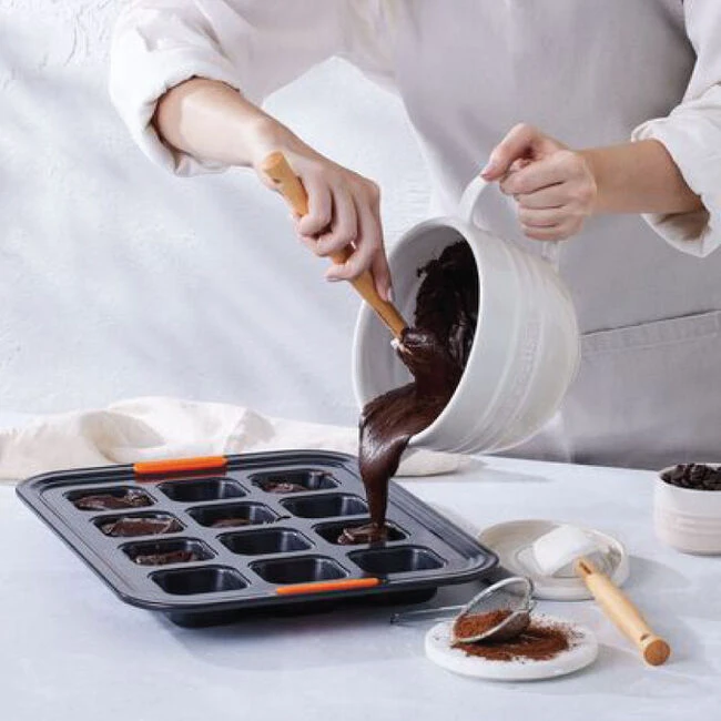 Le Creuset 12-Cup Brownie Pan 5 Le Creuset 12-Cup Brownie Pan - Image 3