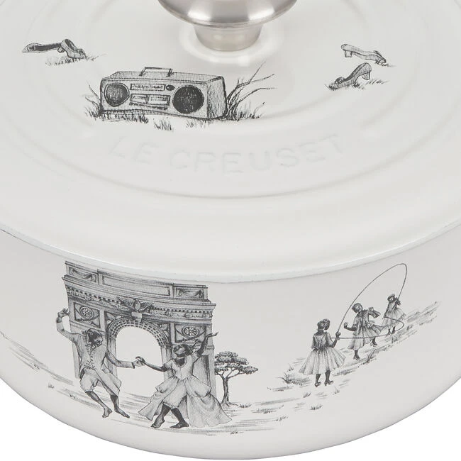 Le Creuset Harlem Toile De Jouy Signature Round Dutch Oven 8 Le Creuset Harlem Toile De Jouy Signature Round Dutch Oven - Image 6