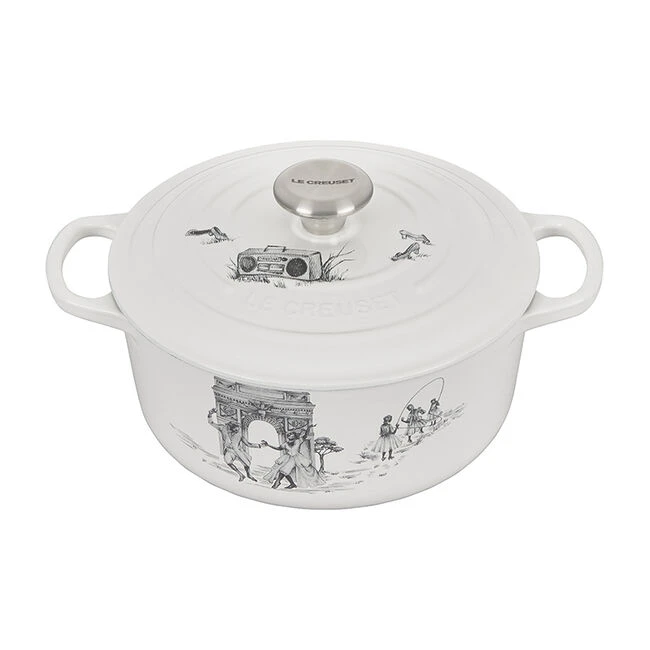 Le Creuset Harlem Toile De Jouy Signature Round Dutch Oven 4 Le Creuset Harlem Toile De Jouy Signature Round Dutch Oven - Image 2