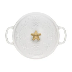 Le Creuset Noël Collection Holiday Tree Round Dutch Oven 16 Le Creuset Noël Collection Holiday Tree Round Dutch Oven -Le Creuset Store 230720 LCP5071