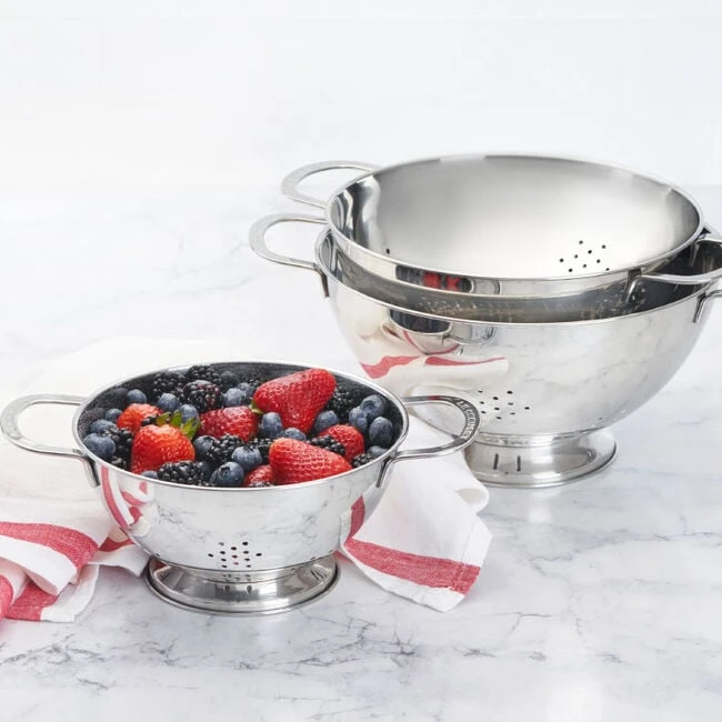 Le Creuset Stainless Steel 3-Piece Colander Set 3 Le Creuset Stainless Steel 3-Piece Colander Set