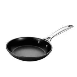 Le Creuset Toughened Nonstick PRO Fry Pan 16 Le Creuset Toughened Nonstick PRO Fry Pan -Le Creuset Store FRYPAN ANGLE 26 lpr