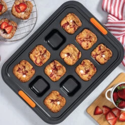Le Creuset 12-Cup Brownie Pan 14 Le Creuset 12-Cup Brownie Pan -Le Creuset Store MB301 g1