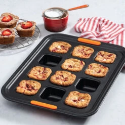 Le Creuset 12-Cup Brownie Pan 13 Le Creuset 12-Cup Brownie Pan -Le Creuset Store MB301 g2