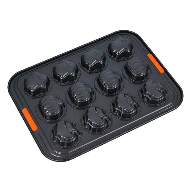 Le Creuset Halloween Cakelet Pan 5 Le Creuset Halloween Cakelet Pan - Image 3