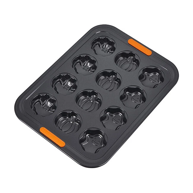 Le Creuset Halloween Cakelet Pan 7 Le Creuset Halloween Cakelet Pan - Image 5