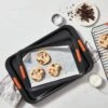 Le Creuset Nonstick Metal Bakeware 2-Piece Sheet Pan Set 2 Le Creuset Nonstick Metal Bakeware 2-Piece Sheet Pan Set -Le Creuset Store MB895 g1