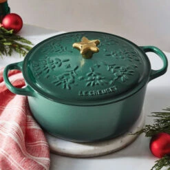 Le Creuset Noël Holiday Tree Round Dutch Oven