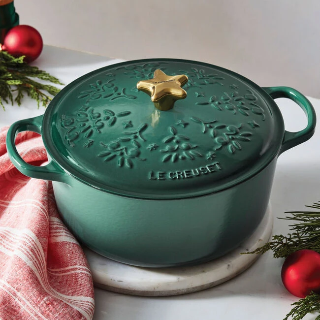 Le Creuset Noël Holiday Tree Round Dutch Oven 3 Le Creuset Noël Holiday Tree Round Dutch Oven