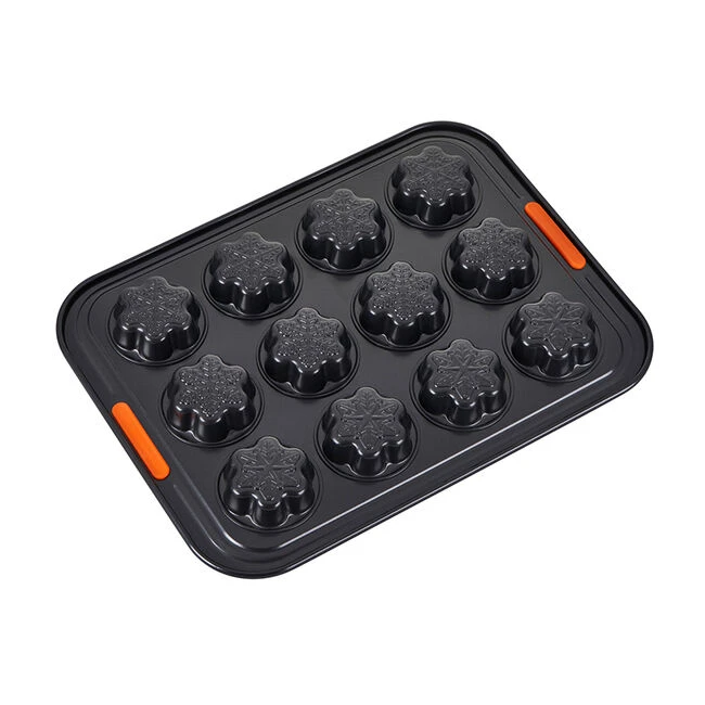 Le Creuset Snowflake Cakelet Pan 5 Le Creuset Snowflake Cakelet Pan - Image 3