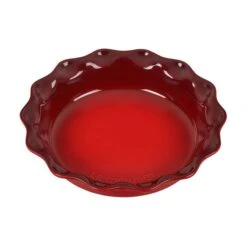 Le Creuset Heritage Pie Dish 17 Le Creuset Heritage Pie Dish -Le Creuset Store RS17018 HeritagePieCerise 1 lpr