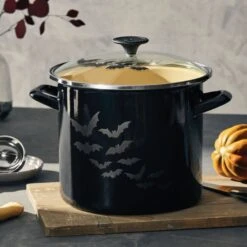 Le Creuset Bat Stockpot