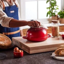 Le Creuset Bread Oven -Le Creuset Store bread oven cerise g02