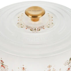 Le Creuset Noël Collection 12 Days Of Christmas Round Dutch Oven 13 Le Creuset Noël Collection 12 Days Of Christmas Round Dutch Oven -Le Creuset Store closeup xmas rdo 1