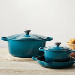 Le Creuset Round Dutch Oven 37 Le Creuset Round Dutch Oven -Le Creuset Store deep teal g1