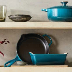 Le Creuset Signature Skillet 29 Le Creuset Signature Skillet -Le Creuset Store deep teal g16