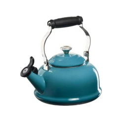 Le Creuset Classic Whistling Kettle 16 Le Creuset Classic Whistling Kettle -Le Creuset Store q3101 17ss