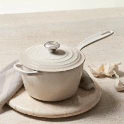 Le Creuset Signature Saucepan -Le Creuset Store sig saucepan2