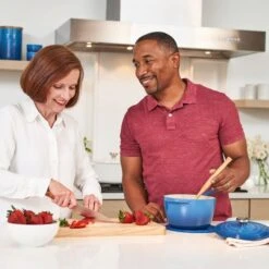 Le Creuset Signature Saucepan -Le Creuset Store sig saucepan g03