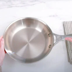 Le Creuset Stainless Steel Fry Pan 11 Le Creuset Stainless Steel Fry Pan -Le Creuset Store ss frypan thb video 2
