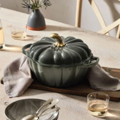 Le Creuset Store -Le Creuset Store thyme pumpkin g1