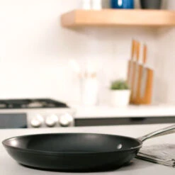 Le Creuset Toughened Nonstick PRO Fry Pan 17 Le Creuset Toughened Nonstick PRO Fry Pan -Le Creuset Store tns pro frypan thb video 2