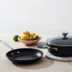 Le Creuset Toughened Nonstick PRO Fry Pan 23 Le Creuset Toughened Nonstick PRO Fry Pan -Le Creuset Store tnsp gallery5