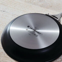 Le Creuset Toughened Nonstick PRO Fry Pan 22 Le Creuset Toughened Nonstick PRO Fry Pan -Le Creuset Store tnsp gallery7
