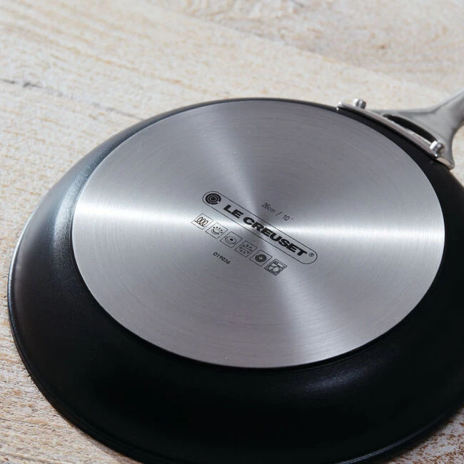 Le Creuset Toughened Nonstick PRO Fry Pan 11 Le Creuset Toughened Nonstick PRO Fry Pan - Image 9