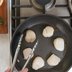 Le Creuset Toughened Nonstick PRO Fry Pan 18 Le Creuset Toughened Nonstick PRO Fry Pan -Le Creuset Store tnsp still